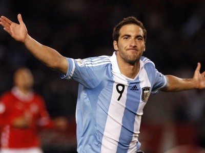 kaiyun官方-回归首战告捷！莎拉波娃斯图加特三盘惊险取胜，状态亮眼引爆德国主场，莎拉波娃回归首胜！三盘鏖战引爆斯图加特主场